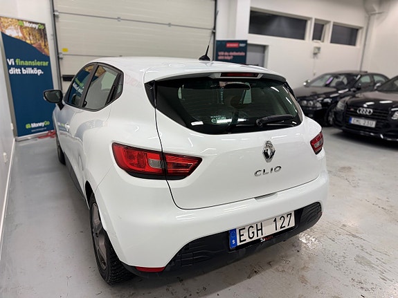 Renault Clio 8 of 21
