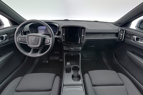 Volvo EX40 7 of 19
