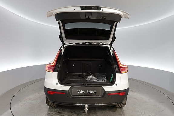Volvo EX40 17 of 19