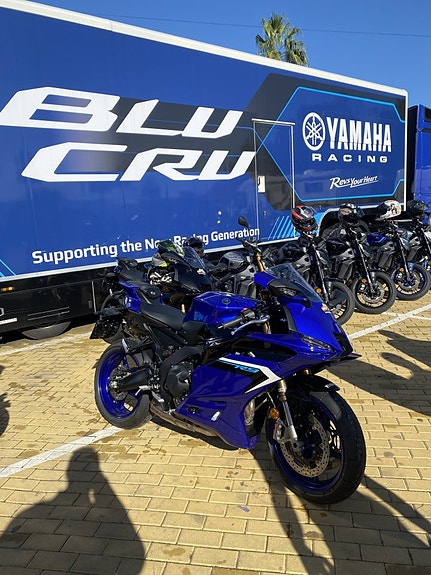 Yamaha YZF-R9 4 of 5