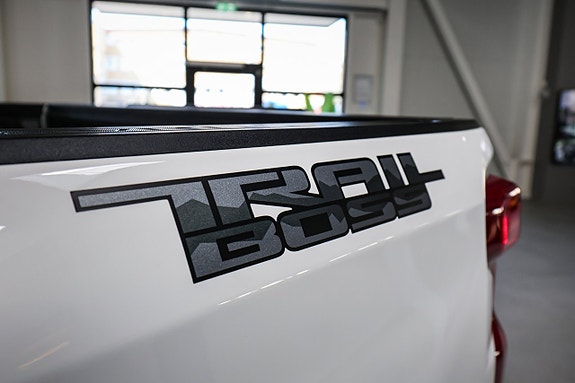 Chevrolet Silverado EV 15 of 30