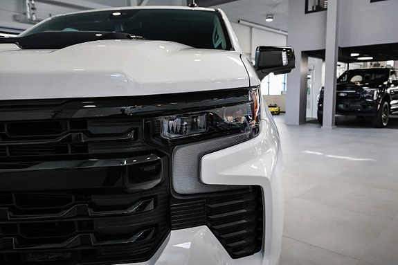 Chevrolet Silverado EV 8 of 30