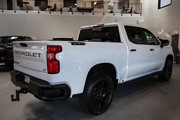 Chevrolet Silverado EV 5 of 30