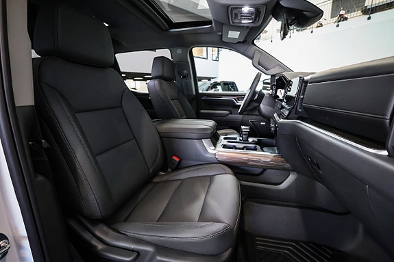 Chevrolet Silverado EV 22 of 30