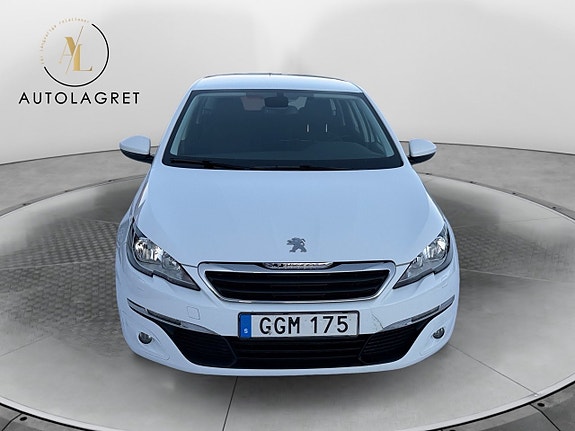 Peugeot 308 SW 2 of 5