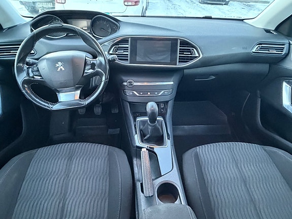 Peugeot 308 SW 13 of 13