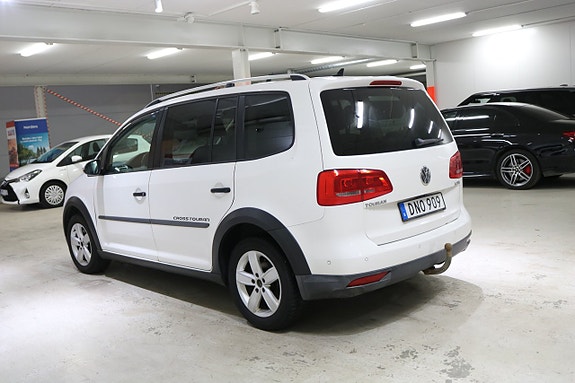 Volkswagen Touran Cross 5 of 13