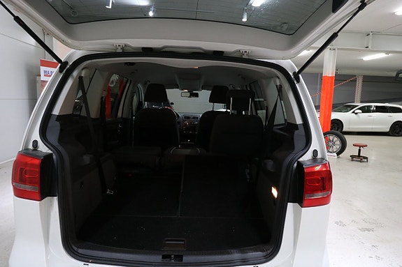 Volkswagen Touran Cross 13 of 13