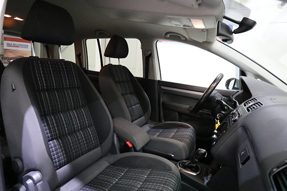 Volkswagen Touran Cross 10 of 13