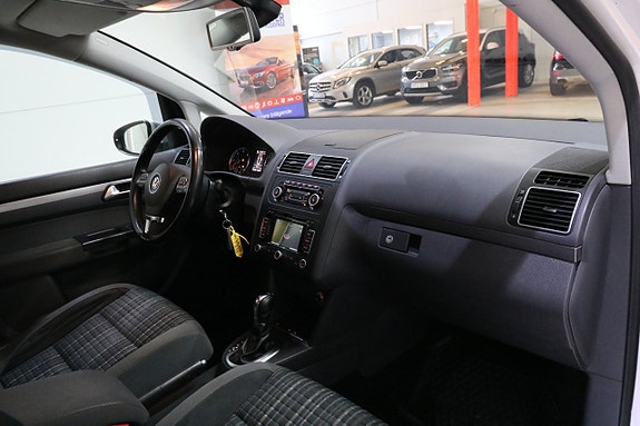 Volkswagen Touran Cross 9 of 13