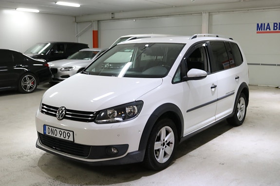 Volkswagen Touran Cross 2 of 13
