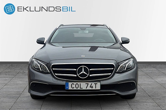 Mercedes-Benz E200 2 of 5