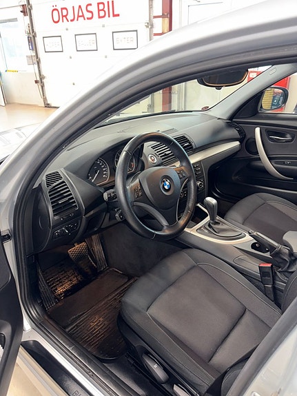BMW 120 2 of 5