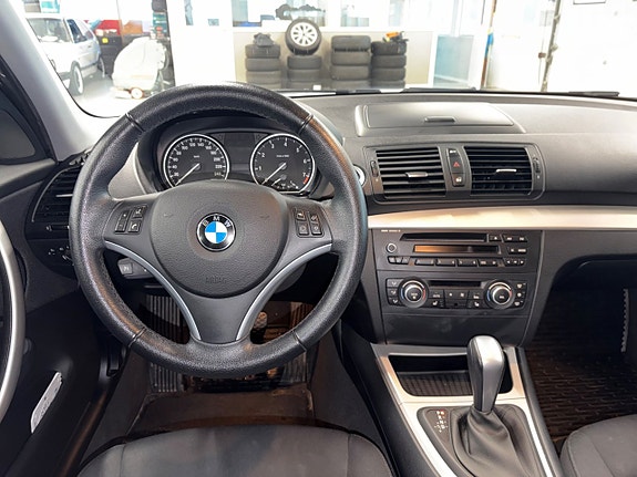 BMW 120 3 of 5