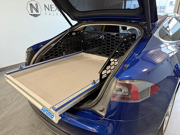 Tesla Model S 4 of 9