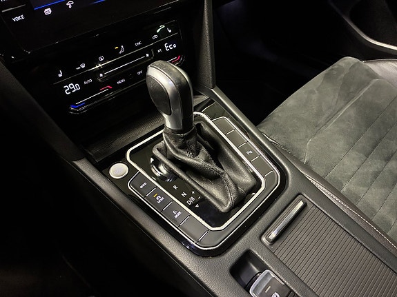Volkswagen Passat 24 of 30