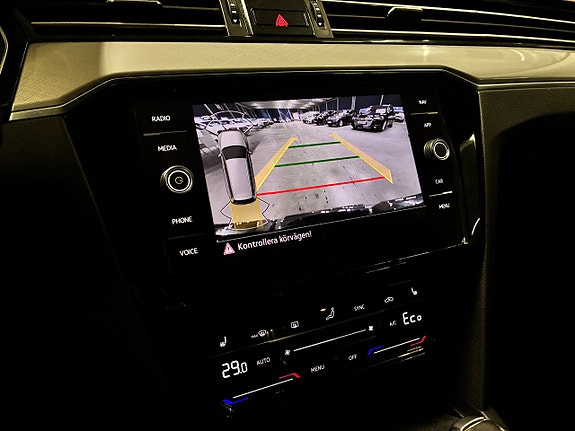 Volkswagen Passat 29 of 30