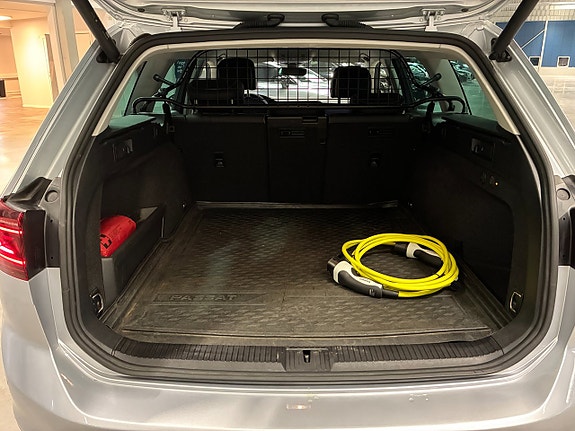 Volkswagen Passat 12 of 30