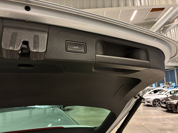 Volkswagen Passat 13 of 30