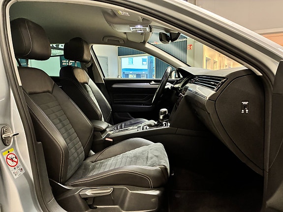 Volkswagen Passat 16 of 30