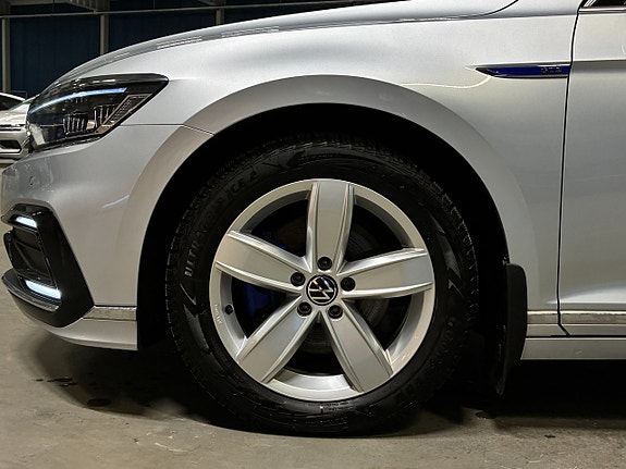 Volkswagen Passat 11 of 30