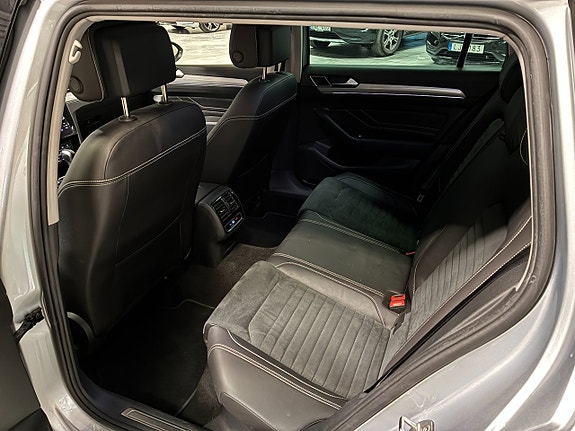 Volkswagen Passat 18 of 30