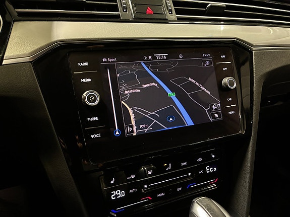 Volkswagen Passat 26 of 30