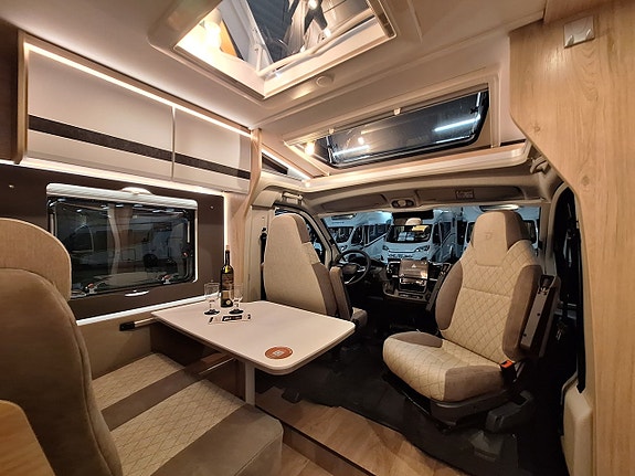 Dethleffs Globebus Camp Active T 4 Långbädd, Automat, Solcell, MCA 1 2 of 18