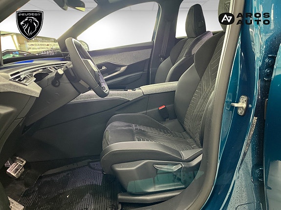 Peugeot e-3008 8 of 14