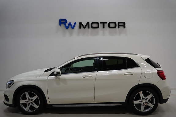 Mercedes-Benz GLA180 3 of 16