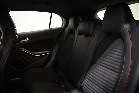 Mercedes-Benz GLA180 14 of 16