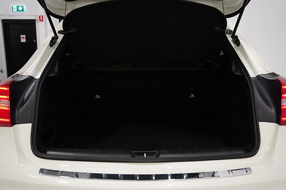 Mercedes-Benz GLA180 16 of 16