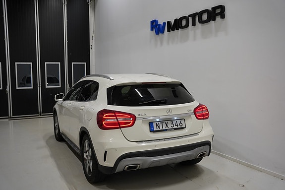 Mercedes-Benz GLA180 4 of 16