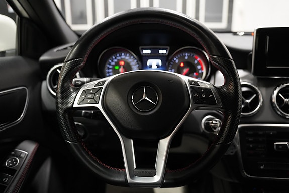 Mercedes-Benz GLA180 9 of 16