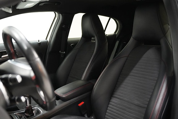 Mercedes-Benz GLA180 6 of 16