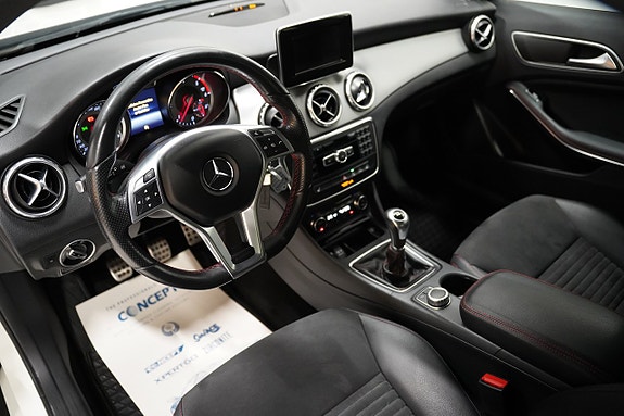Mercedes-Benz GLA180 5 of 16