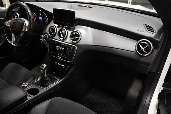 Mercedes-Benz GLA180 7 of 16