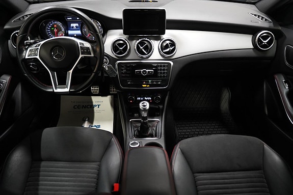 Mercedes-Benz GLA180 8 of 16