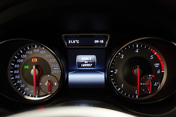 Mercedes-Benz GLA180 10 of 16