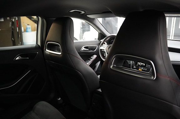 Mercedes-Benz GLA180 15 of 16
