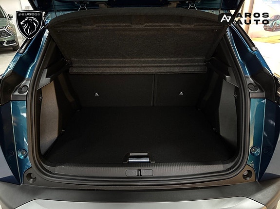 Peugeot e-2008 14 of 14