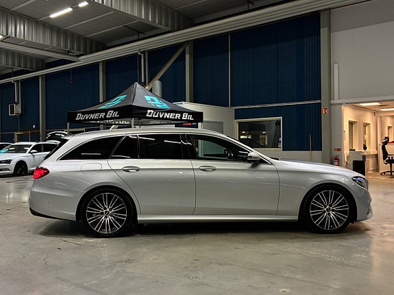 Mercedes-Benz E200 3 of 5
