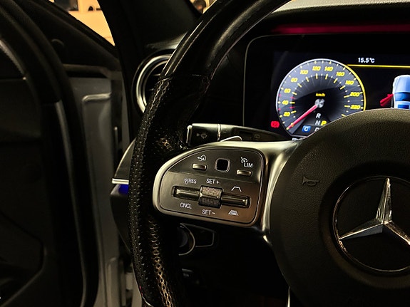 Mercedes-Benz E200 23 of 27