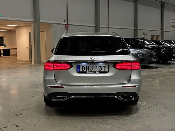 Mercedes-Benz E200 5 of 5