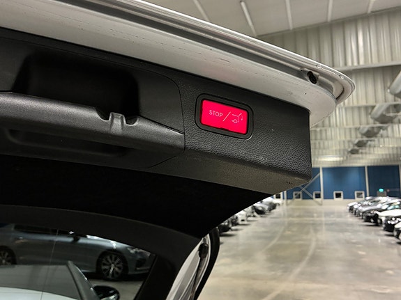 Mercedes-Benz E200 10 of 27