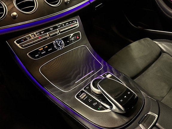 Mercedes-Benz E200 24 of 27