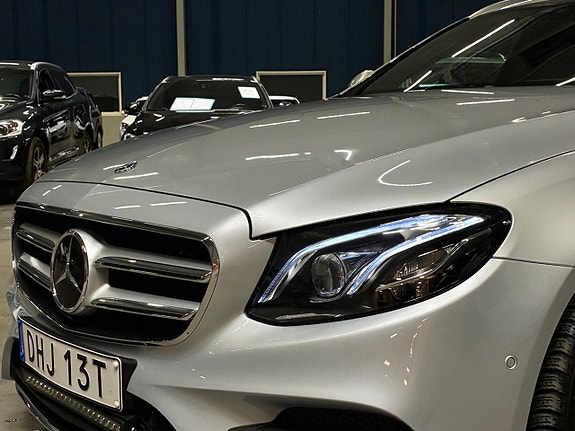 Mercedes-Benz E200 8 of 27