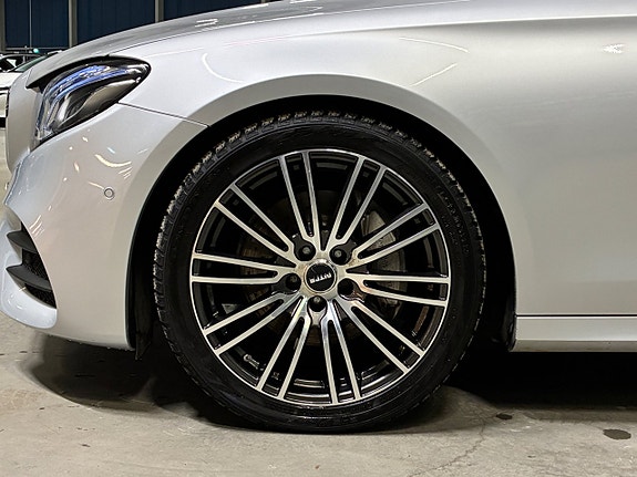Mercedes-Benz E200 11 of 27