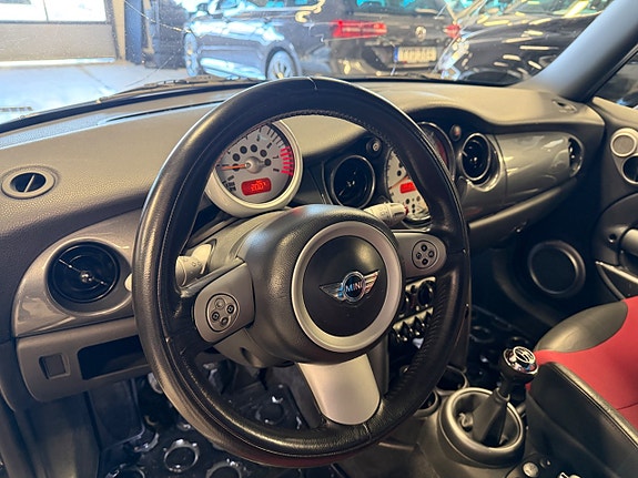 MINI Cooper 13 of 14