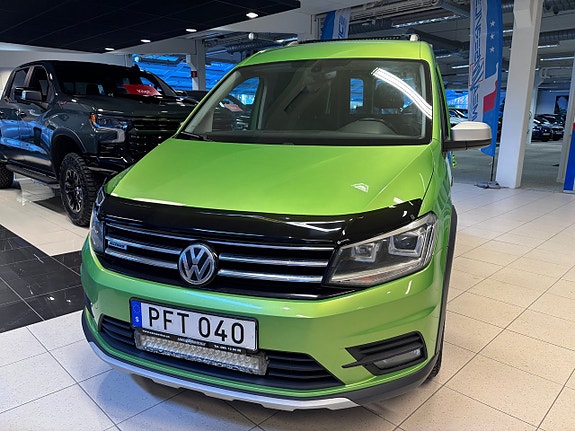 Volkswagen Caddy Alltrack 2 of 5